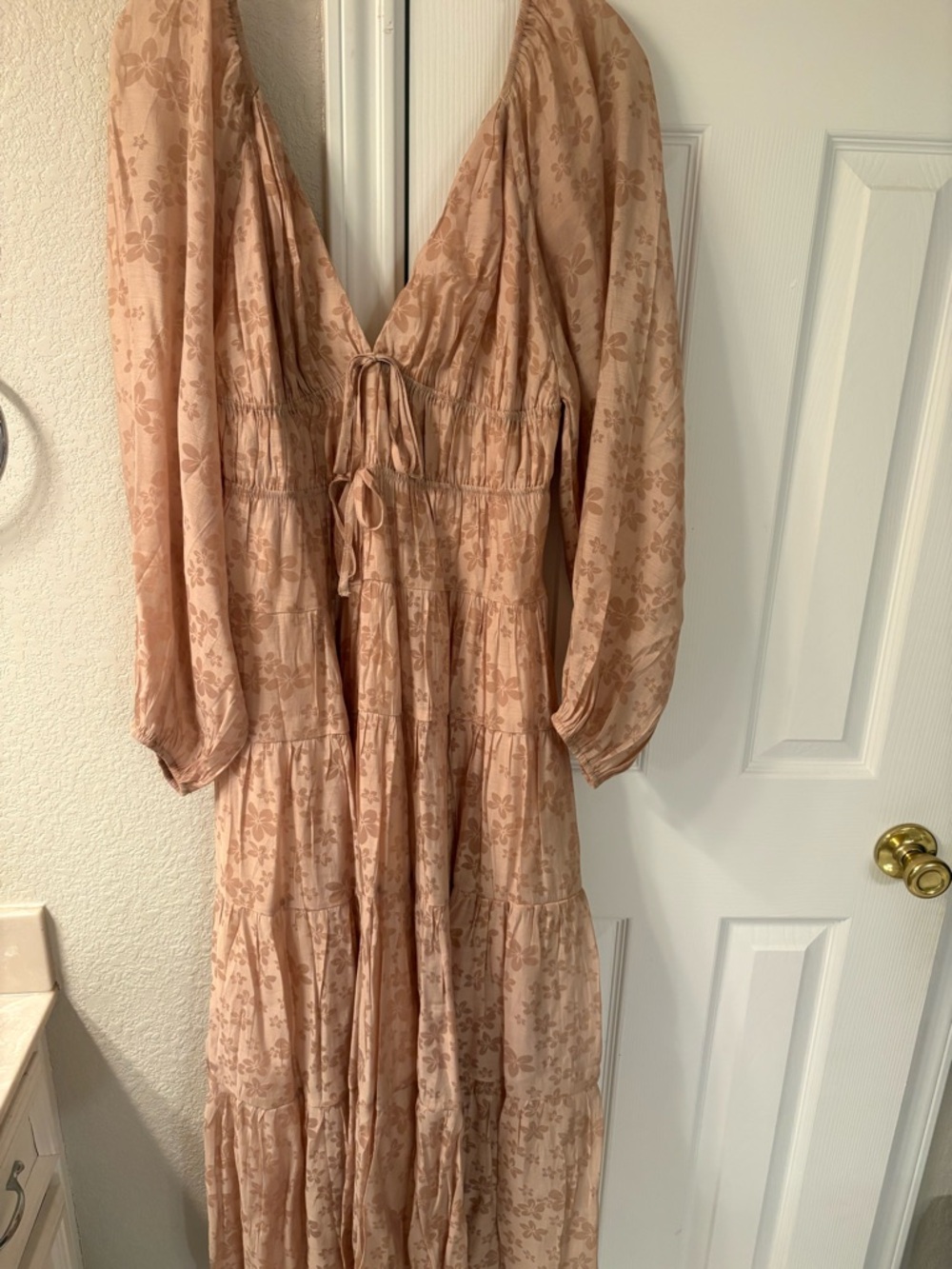 Storia Blush Floral V-Neck Maxi Dress